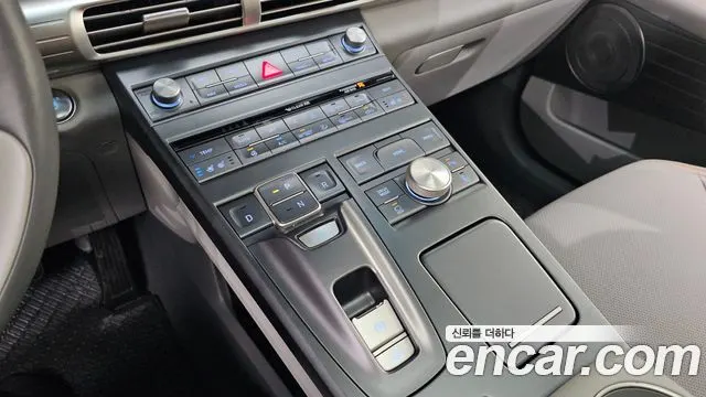 HYUNDAI NEXO 2021 — 31 179 км, серебристо-серый, Корея — под ключ — фото 9