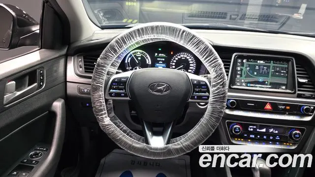 HYUNDAI SONATA HYBRID 2019 — 20 317 км, чёрный, Корея — под ключ — фото 12