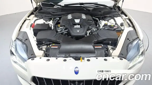 MASERATI QUATTROPORTE 2019 — 133 780 км, белый, Корея — под ключ — фото 6