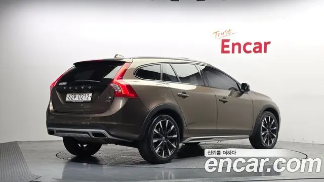 VOLVO V60 CROSS COUNTRY 2016 — 123 905 км, коричневый, Корея — под ключ — фото 2