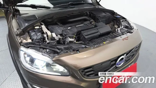 VOLVO V60 CROSS COUNTRY 2016 — 123 905 км, коричневый, Корея — под ключ — фото 6