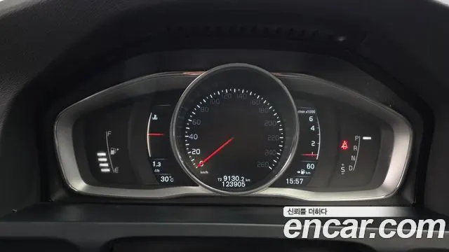 VOLVO V60 CROSS COUNTRY 2016 — 123 905 км, коричневый, Корея — под ключ — фото 8
