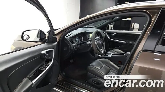 VOLVO V60 CROSS COUNTRY 2016 — 123 905 км, коричневый, Корея — под ключ — фото 10