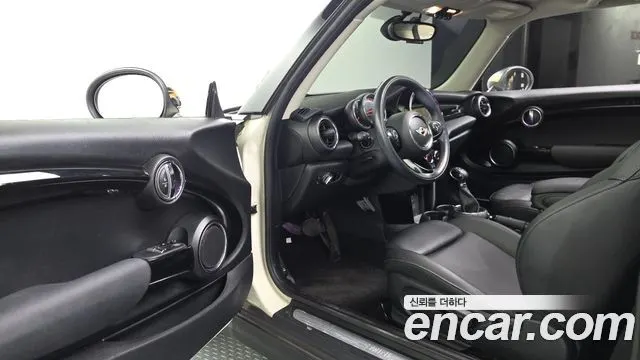 MINI COOPER D 2016 — 70 489 км, белый-перламутр, Корея — под ключ — фото 10