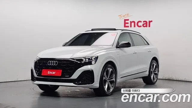 AUDI Q8 2025