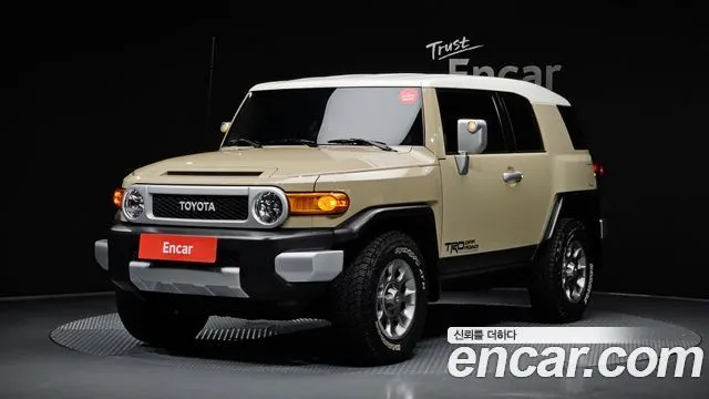 TOYOTA FJ 2013 — 92 557 км, коричневый, Корея — под ключ — фото 1