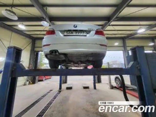 BMW 5 SERIES 2009 — 191 292 км, серебристый, Корея — под ключ — фото 2