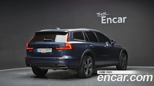 VOLVO V60 CROSS COUNTRY 2021 — 97 494 км, синий, Корея — под ключ — фото 2