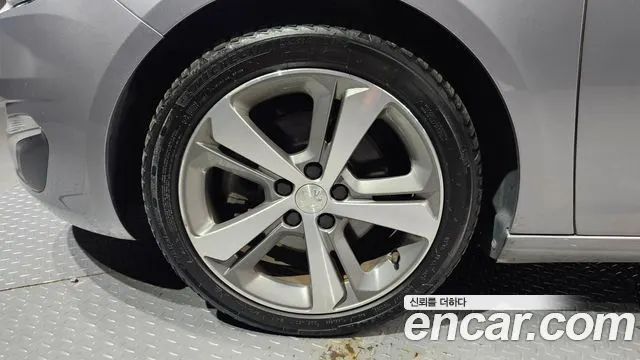 PEUGEOT 308 2015 — 169 749 км, серебристо-серый, Корея — под ключ — фото 5