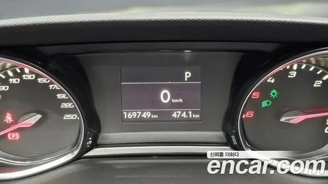 PEUGEOT 308 2015 — 169 749 км, серебристо-серый, Корея — под ключ — фото 8