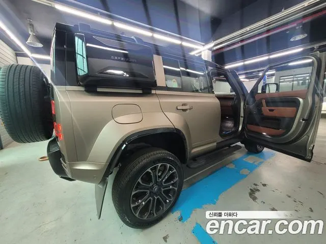 LAND ROVER DEFENDER 2025 — 59 км, золотистый, Корея — под ключ — фото 2