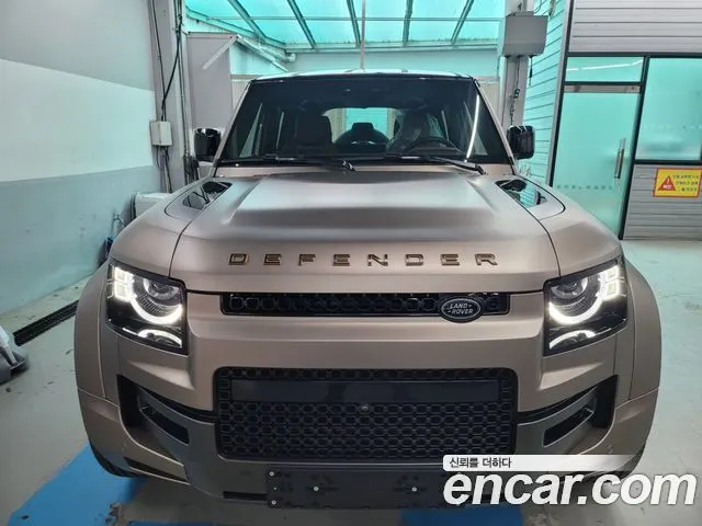 LAND ROVER DEFENDER 2025 — 59 км, золотистый, Корея — под ключ — фото 9