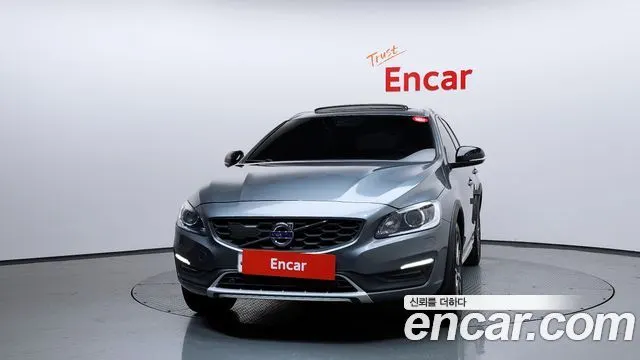VOLVO V60 CROSS COUNTRY 2018 — 98 333 км, серый, Корея — под ключ — фото 3