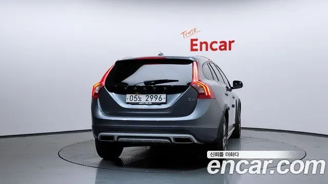 VOLVO V60 CROSS COUNTRY 2018 — 98 333 км, серый, Корея — под ключ — фото 4