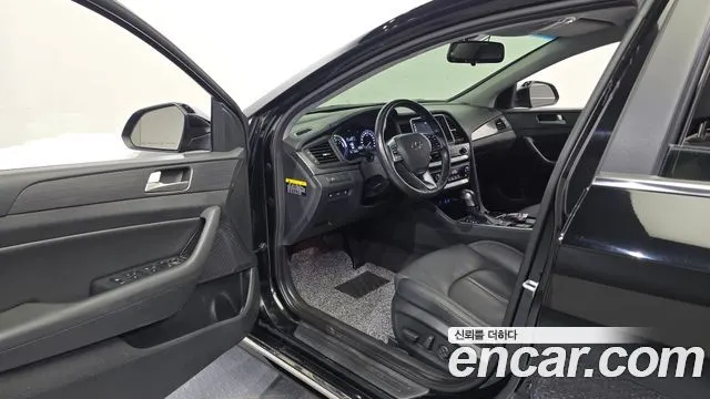 HYUNDAI SONATA HYBRID 2019 — 135 064 км, чёрный, Корея — под ключ — фото 10