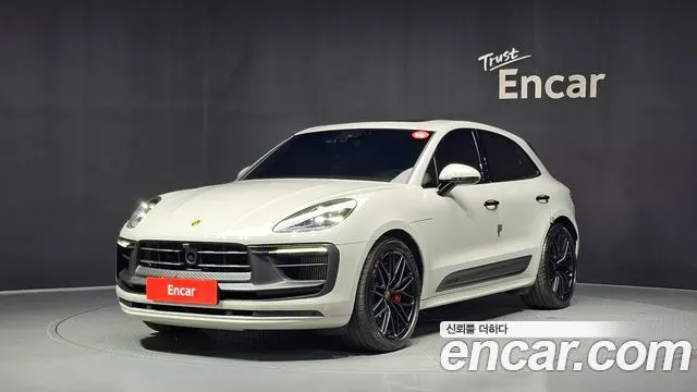 PORSCHE MACAN 2024