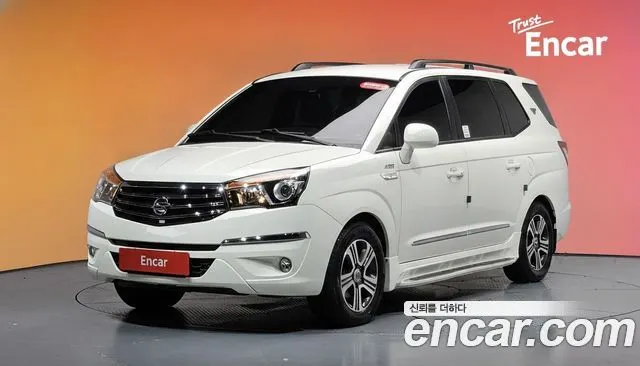 KGM KORANDO TURISMO 2014 — 16 816 км, белый, Корея — под ключ — фото 2