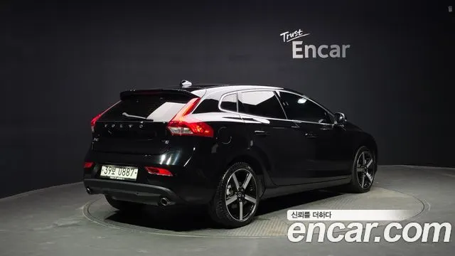 VOLVO V40 — из Кореи под ключ