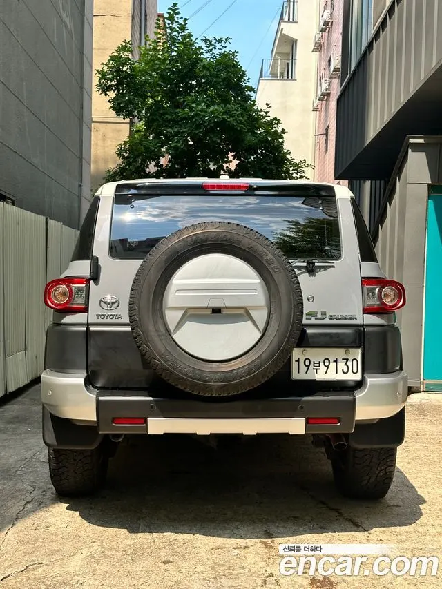 TOYOTA FJ 2014 — 99 700 км, светло-серебристый, Корея — под ключ — фото 2