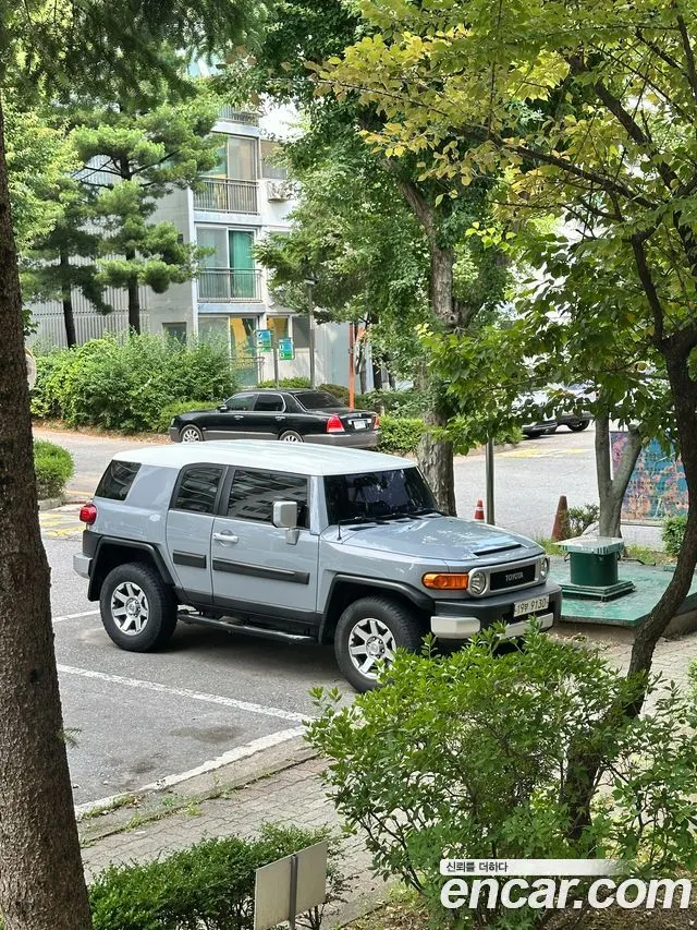 TOYOTA FJ 2014 — 99 700 км, светло-серебристый, Корея — под ключ — фото 12