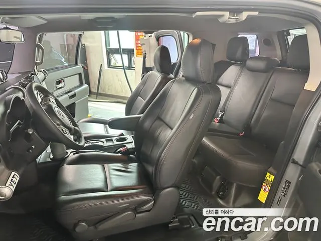 TOYOTA FJ 2014 — 99 700 км, светло-серебристый, Корея — под ключ — фото 4
