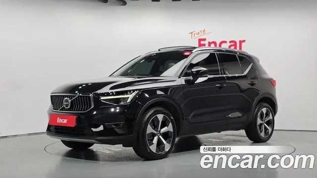 VOLVO XC40 2023