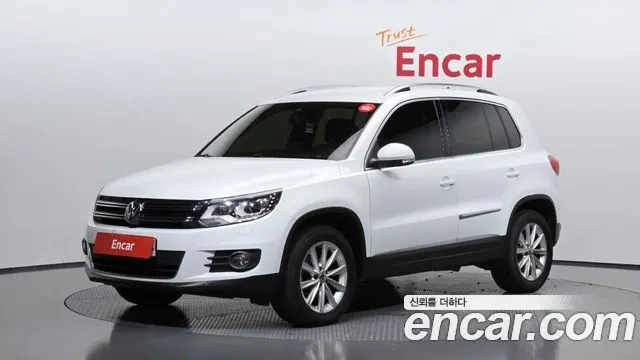 VOLKSWAGEN TIGUAN 2015 — 104 453 км, белый, Корея — под ключ — фото 1