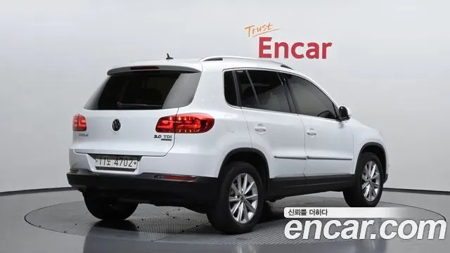 VOLKSWAGEN TIGUAN 2015 — 104 453 км, белый, Корея — под ключ — фото 2