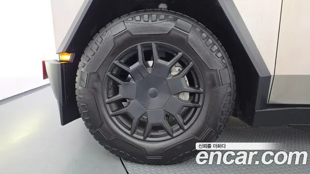 TESLA TRUCK 2024 — 11 484 км, серебристо-серый, Корея — под ключ — фото 5