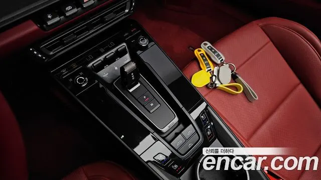 PORSCHE 911 2024 — 7 011 км, белый, Корея — под ключ — фото 9