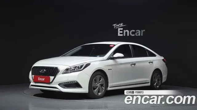 HYUNDAI SONATA HYBRID 2015 — 165 875 км, белый, Корея — под ключ — фото 1