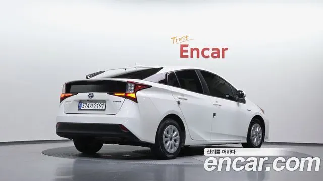 TOYOTA PRIUS 2019 — 68 892 км, белый, Корея — под ключ — фото 2