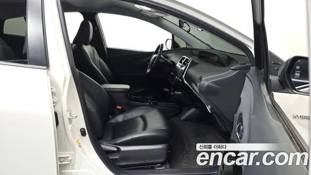 TOYOTA PRIUS 2019 — 68 892 км, белый, Корея — под ключ — фото 11