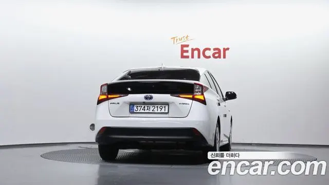 TOYOTA PRIUS 2019 — 68 892 км, белый, Корея — под ключ — фото 4