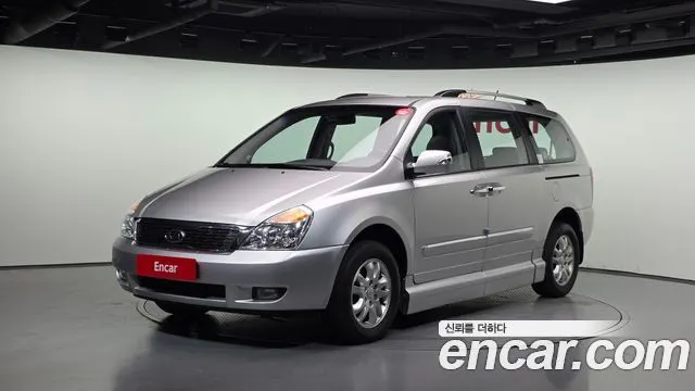 KIA CARNIVAL R 2011