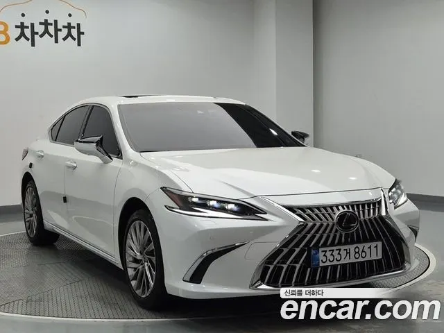 LEXUS ES300H 2026 — 1 623 км, белый, Корея — под ключ — фото 2