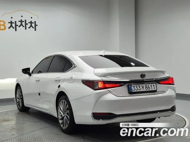 LEXUS ES300H 2026 — 1 623 км, белый, Корея — под ключ — фото 4
