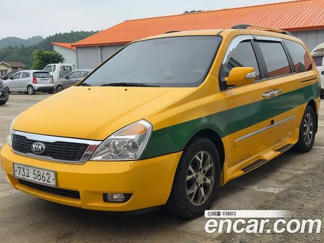 KIA CARNIVAL R 2014