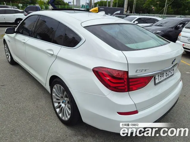 BMW 5 SERIES GT 2013 — 242 098 км, белый, Корея — под ключ — фото 2