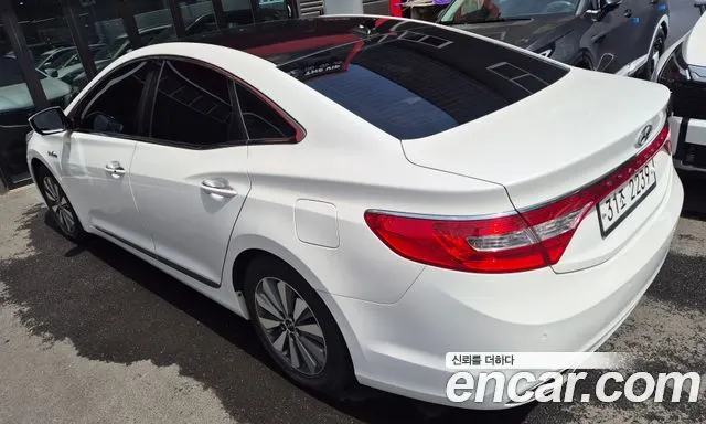HYUNDAI GRANDEUR HYBRID 2015 — 192 213 км, белый, Корея — под ключ — фото 2