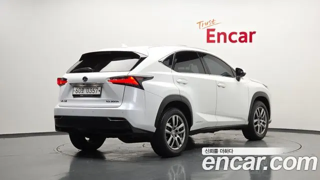 LEXUS NX300H 2017 — 123 383 км, белый, Корея — под ключ — фото 2