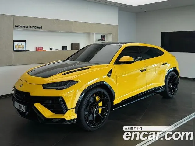 LAMBORGHINI URUS 2024