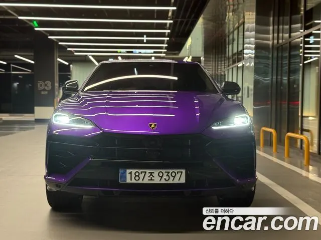 LAMBORGHINI URUS 2025
