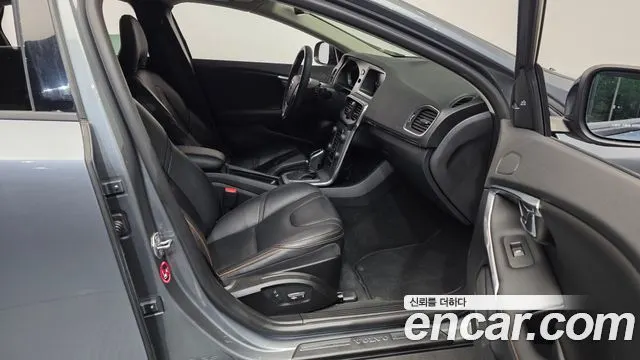 VOLVO V40 CROSS COUNTRY 2019 — 85 307 км, серый, Корея — под ключ — фото 11
