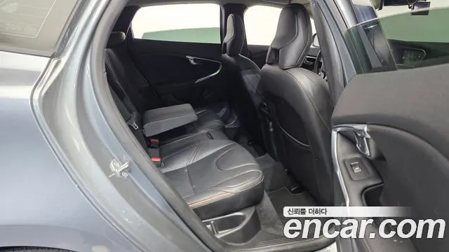 VOLVO V40 CROSS COUNTRY 2019 — 85 307 км, серый, Корея — под ключ — фото 12