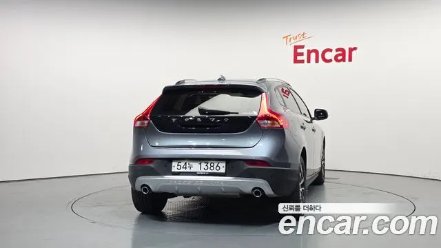 VOLVO V40 CROSS COUNTRY 2019 — 85 307 км, серый, Корея — под ключ — фото 4