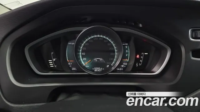VOLVO V40 CROSS COUNTRY 2019 — 85 307 км, серый, Корея — под ключ — фото 8