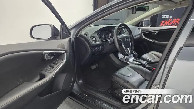 VOLVO V40 CROSS COUNTRY 2019 — 85 307 км, серый, Корея — под ключ — фото 10