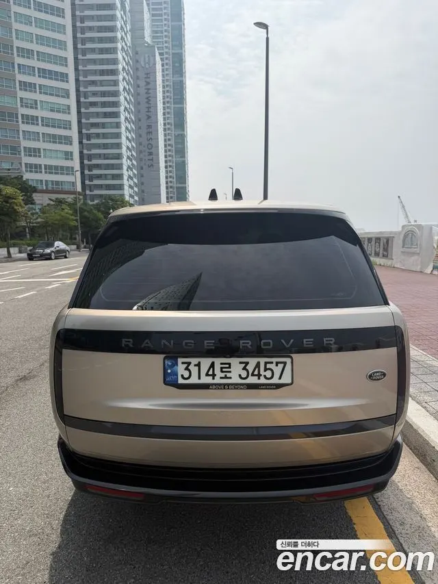 LAND ROVER RANGE ROVER (5 ПОК.) 2023 — 75 000 км, светло-золотистый, Корея — под ключ — фото 4