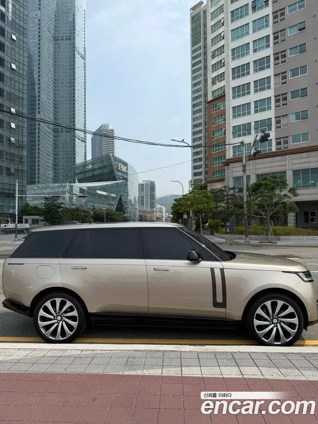 LAND ROVER RANGE ROVER (5 ПОК.) 2023 — 75 000 км, светло-золотистый, Корея — под ключ — фото 5